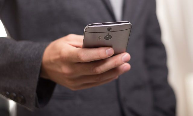 phone-user-640